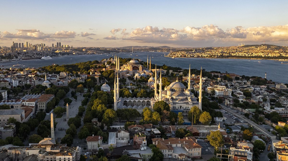 Turkey Travel Guide 2026: Istanbul, Cappadocia & the Coast