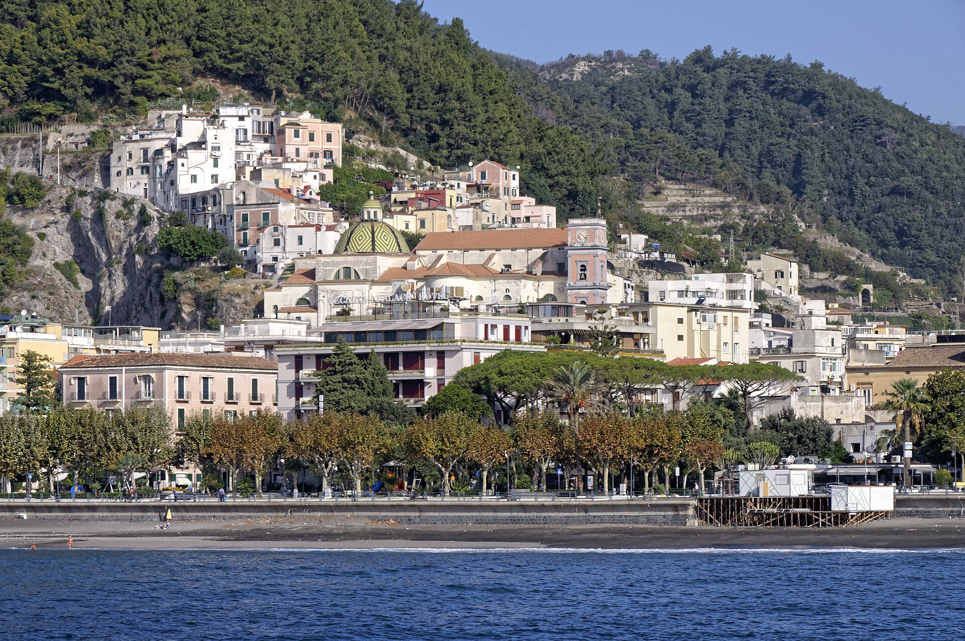 The long beach and seafront promenade at Maiori, the flattest town on the coast