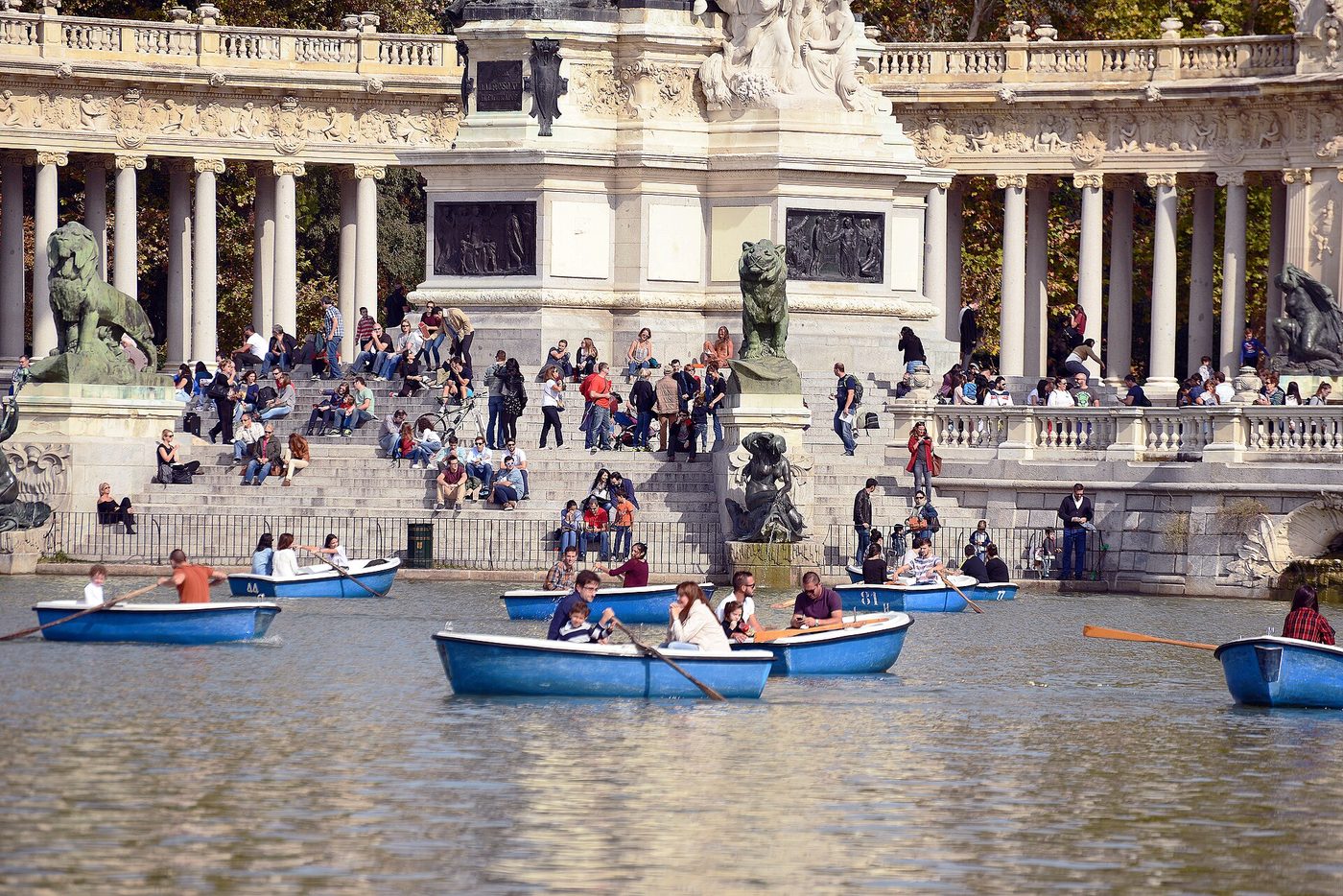 The Estanque and Alfonso XII colonnade in Retiro Park, Madrid