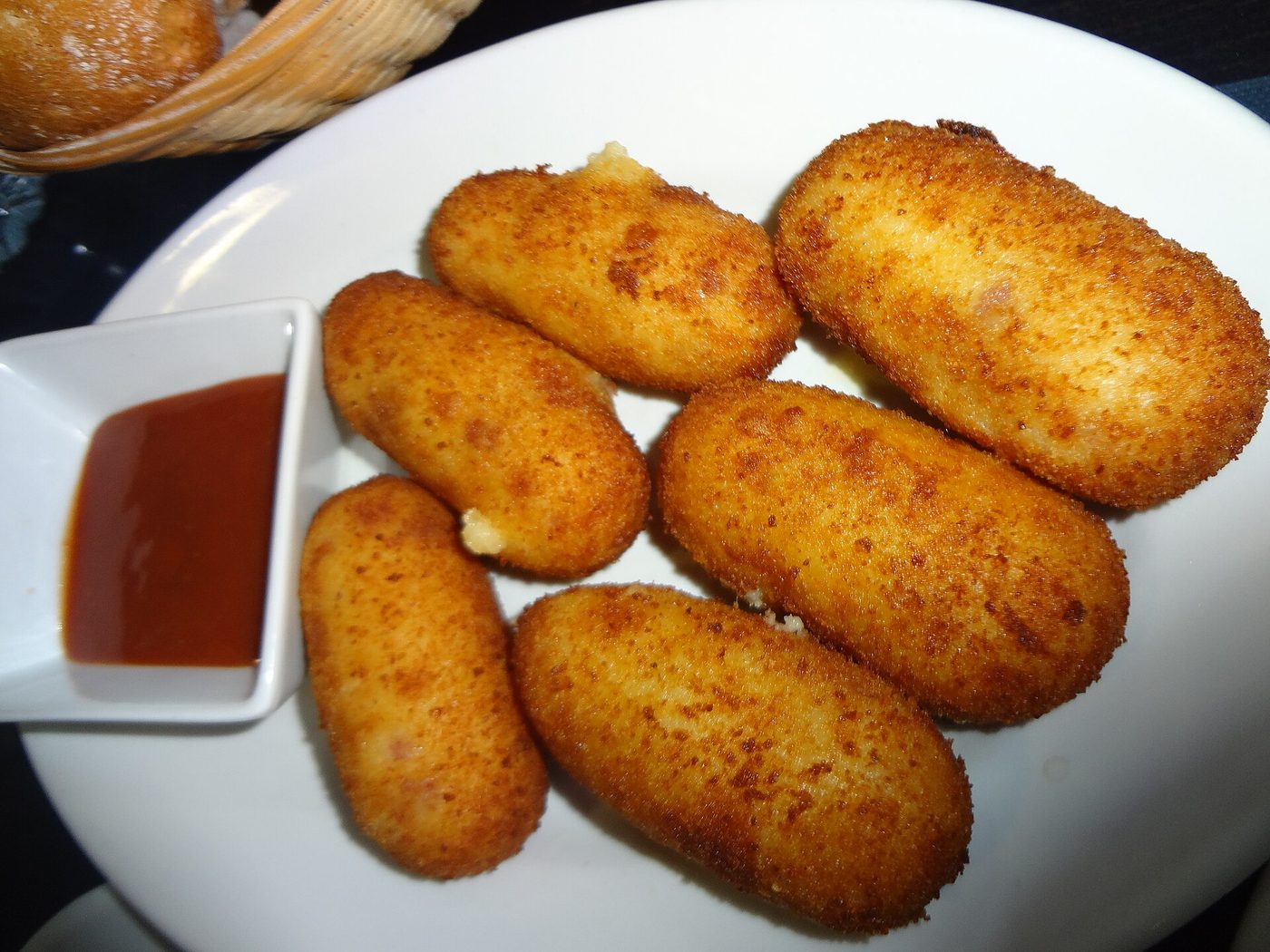 A plate of croquetas, the universal tapas order in Madrid