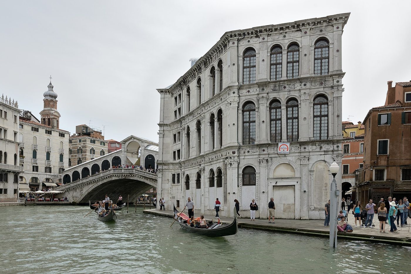 Gondolas passing the Rialto Bridge and the Palazzo dei Camerlenghi on the Grand Canal in Venice